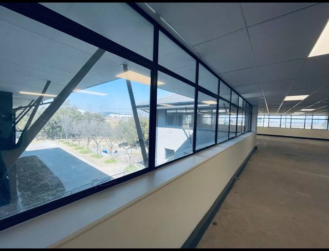 3,949M² OFFICE TO LET IN VORNA VALLEY